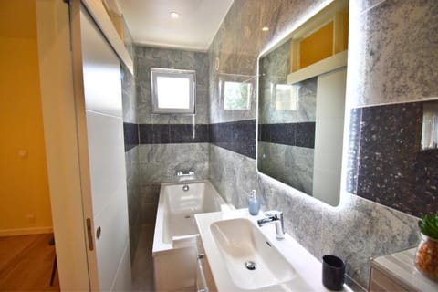 Toilet, Bathroom, Bath