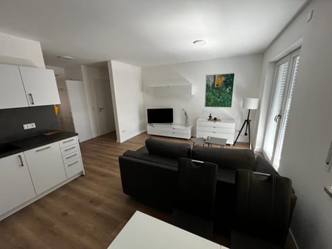 TV and multimedia, Kitchen or kitchenette, Living room