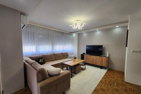 Communal lounge/ TV room, TV and multimedia, Living room, Seating area