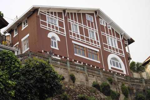 Facade/entrance, Decorative detail, Street view, Area and facilities