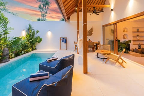 Seating area, Pool view, Swimming pool