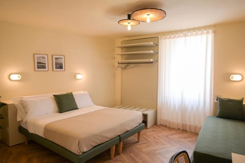 Bed, Photo of the whole room, Bedroom, air conditioner