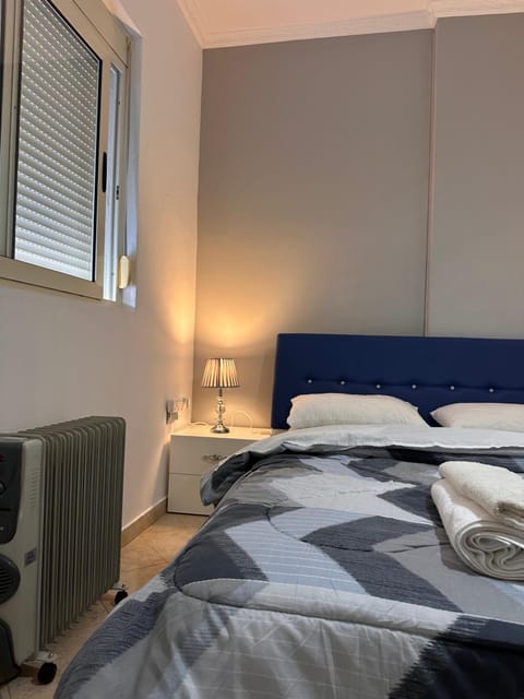 Bed, Winter, Living room, Photo of the whole room, Seating area, Bedroom, towels, towels