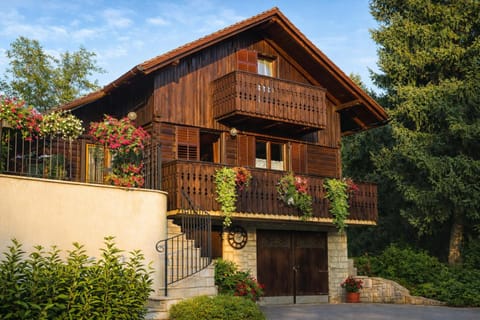 Property building, Spring, Day, Garden, Garden view