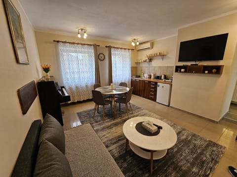 Living room, Dining area, kitchen