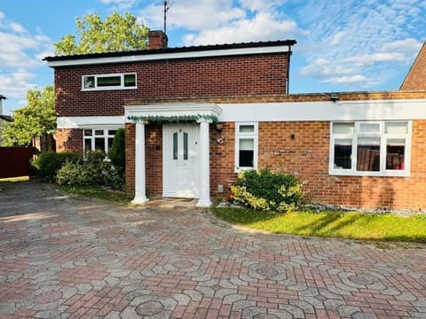 Property building, Garden, Garden view, Street view