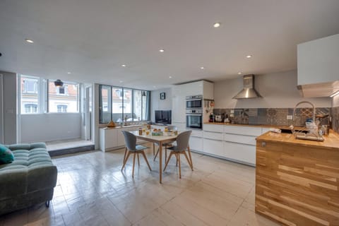 TV and multimedia, Coffee/tea facilities, Kitchen or kitchenette, Living room, Seating area, Dining area, minibar, pet friendly, stove