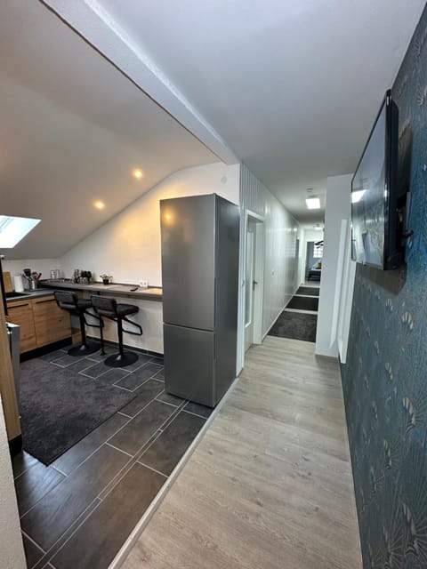 TV and multimedia, Kitchen or kitchenette, Dining area, minibar, oven, stove