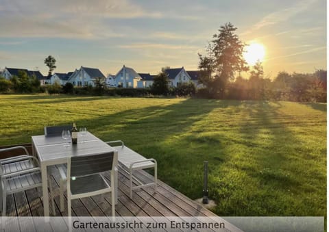 Property building, Garden view, Sunrise