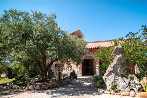 Property building, Day, Garden, Garden view