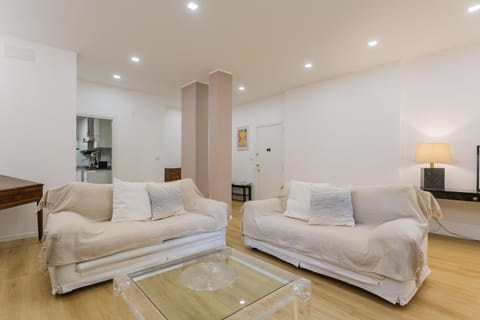 Living room, Photo of the whole room