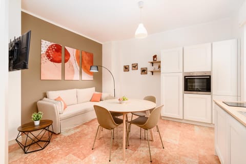 TV and multimedia, Kitchen or kitchenette, Living room, Seating area, Dining area, oven