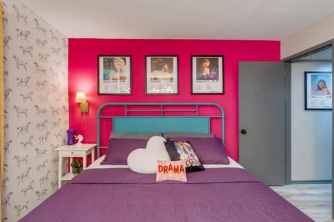 Vibrant Riverfront 2BD with a Pool Apartment in East Nashville