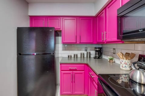 Vibrant Riverfront 2BD with a Pool Apartment in East Nashville