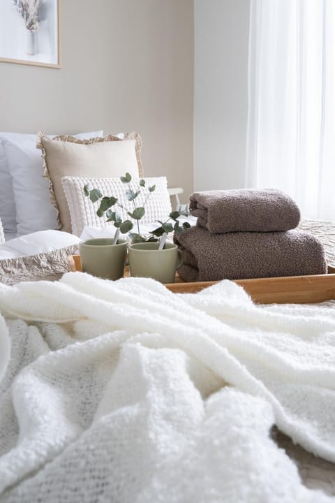 Bed, Decorative detail, internet
