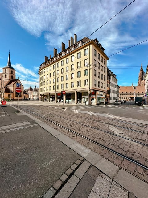 Property building, Day, Neighbourhood