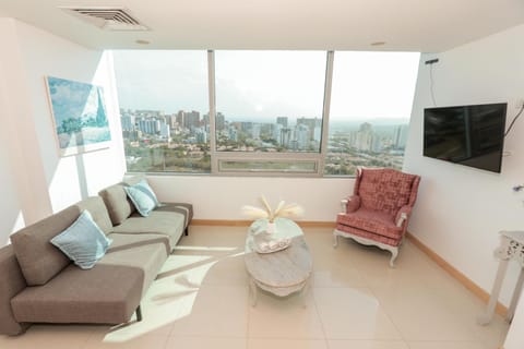 Communal lounge/ TV room, Living room, City view
