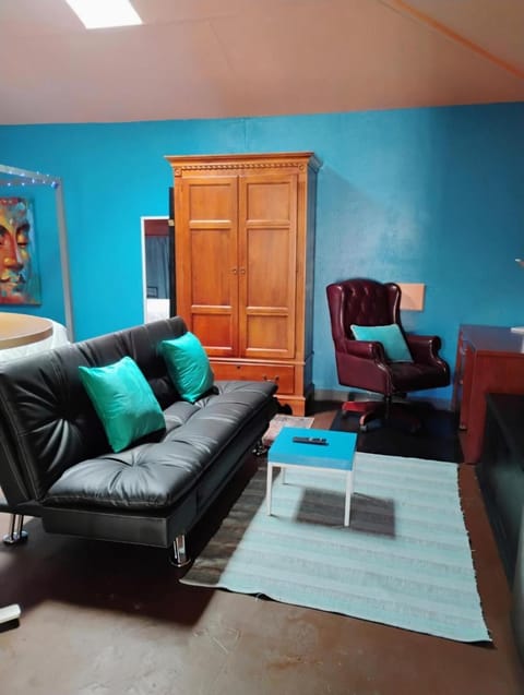 Ping's Tiny Home self-check in & out private Bed and Breakfast in Merced