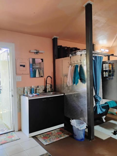 Ping's Tiny Home self-check in & out private Bed and Breakfast in Merced
