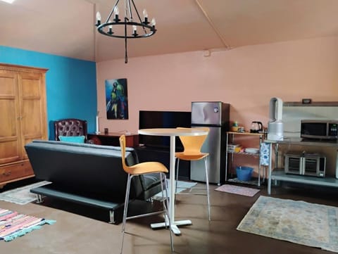 Ping's Tiny Home self-check in & out private Bed and Breakfast in Merced