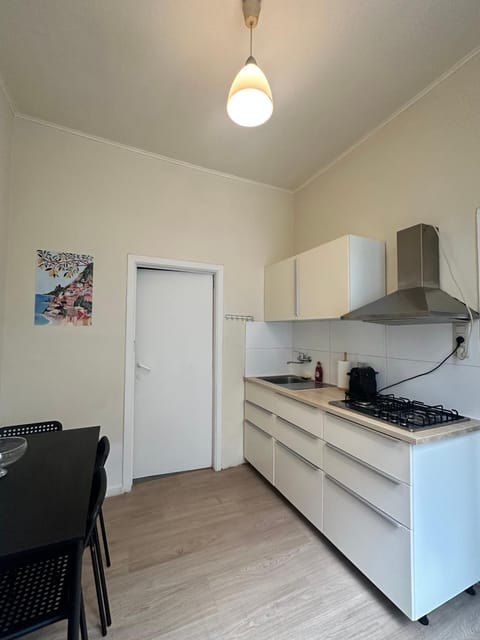 Kitchen or kitchenette, Dining area, stove