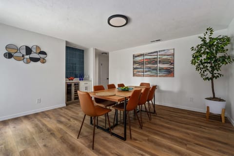 The Monterey - Private Pool , Grill , 4 King Beds House in Gainesville