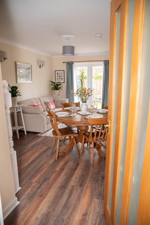 Communal lounge/ TV room, Lounge or bar, Dining area