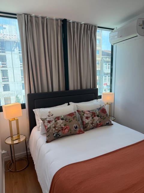 Bed, Photo of the whole room, Bedroom, air conditioner