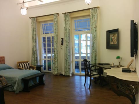 Day, Photo of the whole room