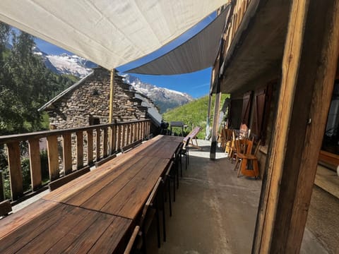 Chambres d'hôtes de Montagne "les 3 Evéchés" Nature lodge in La Grave