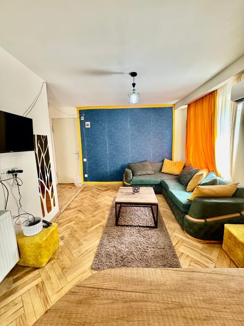 Communal lounge/ TV room, TV and multimedia, Living room, Seating area, Evening entertainment