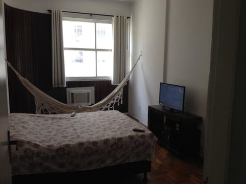 Bed, Day, Photo of the whole room