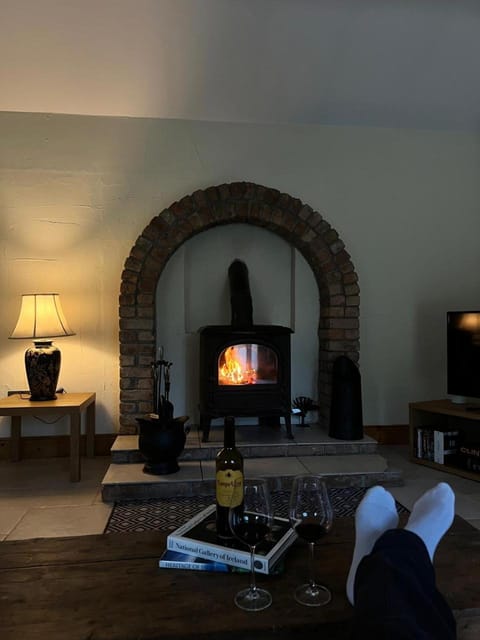 Living room, Seating area, Evening entertainment, fireplace, fireplace