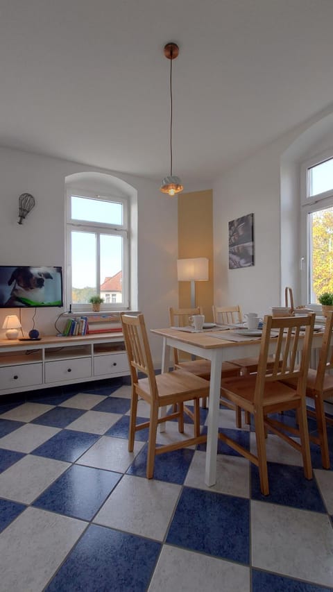 Living room, Photo of the whole room, Dining area