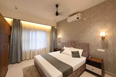 Bed, Photo of the whole room, Bedroom, air conditioner