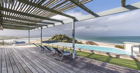 Swimming pool, sunbed