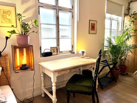 Business facilities, Seating area