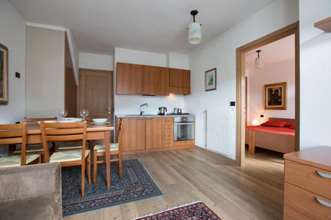 TV and multimedia, Kitchen or kitchenette, Seating area, Dining area