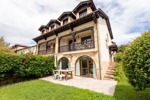 Property building, Garden, Balcony/Terrace