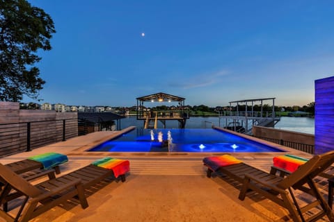 The High Life with Concierge Services House in Kingsland