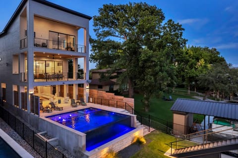 The High Life with Concierge Services House in Kingsland