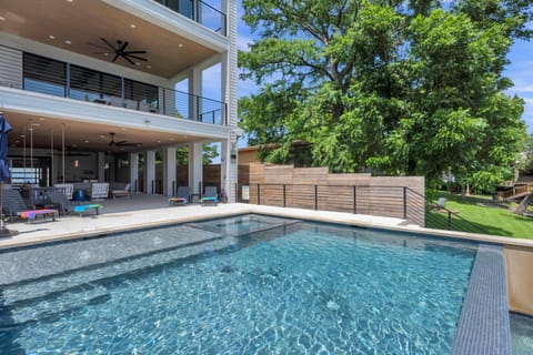 The High Life with Concierge Services House in Kingsland