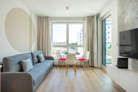 Communal lounge/ TV room, TV and multimedia, Living room, Seating area, Evening entertainment