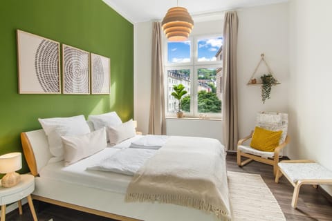 Bed, Photo of the whole room, Seating area, Bedroom