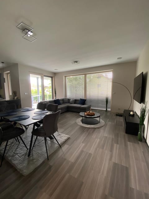 TV and multimedia, Living room, Dining area