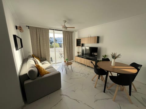 TV and multimedia, Living room, Seating area