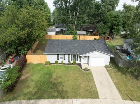 Private Ranch- Entire Home - Hot Tub - Pets & Kids Welcome - King Bed - Fenced Backyard - Free WiFi House in Gahanna