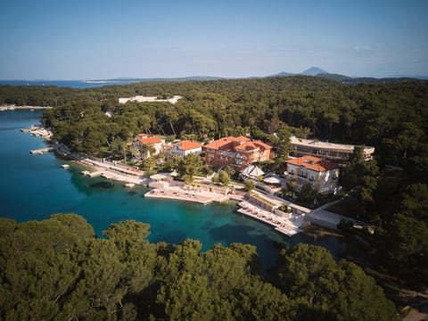 Property building, Day, Beach, Sea view, Parking