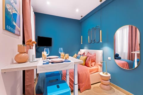 Property building, Bed
