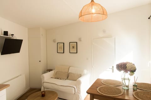 TV and multimedia, Living room, Dining area